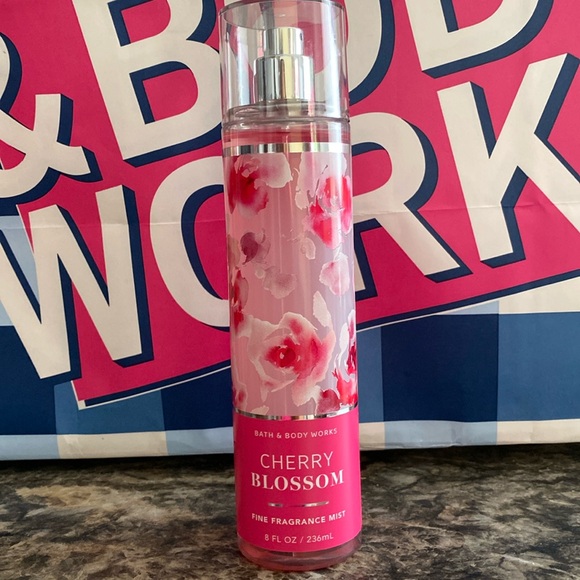 Bath & Body Works Cherry Blossom - Picture 3 of 4